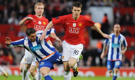 Carrick produljio s Manchester Unitedom i to do 2014. godine