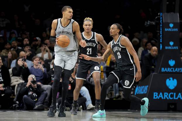 NBA: San Antonio Spurs at Brooklyn Nets