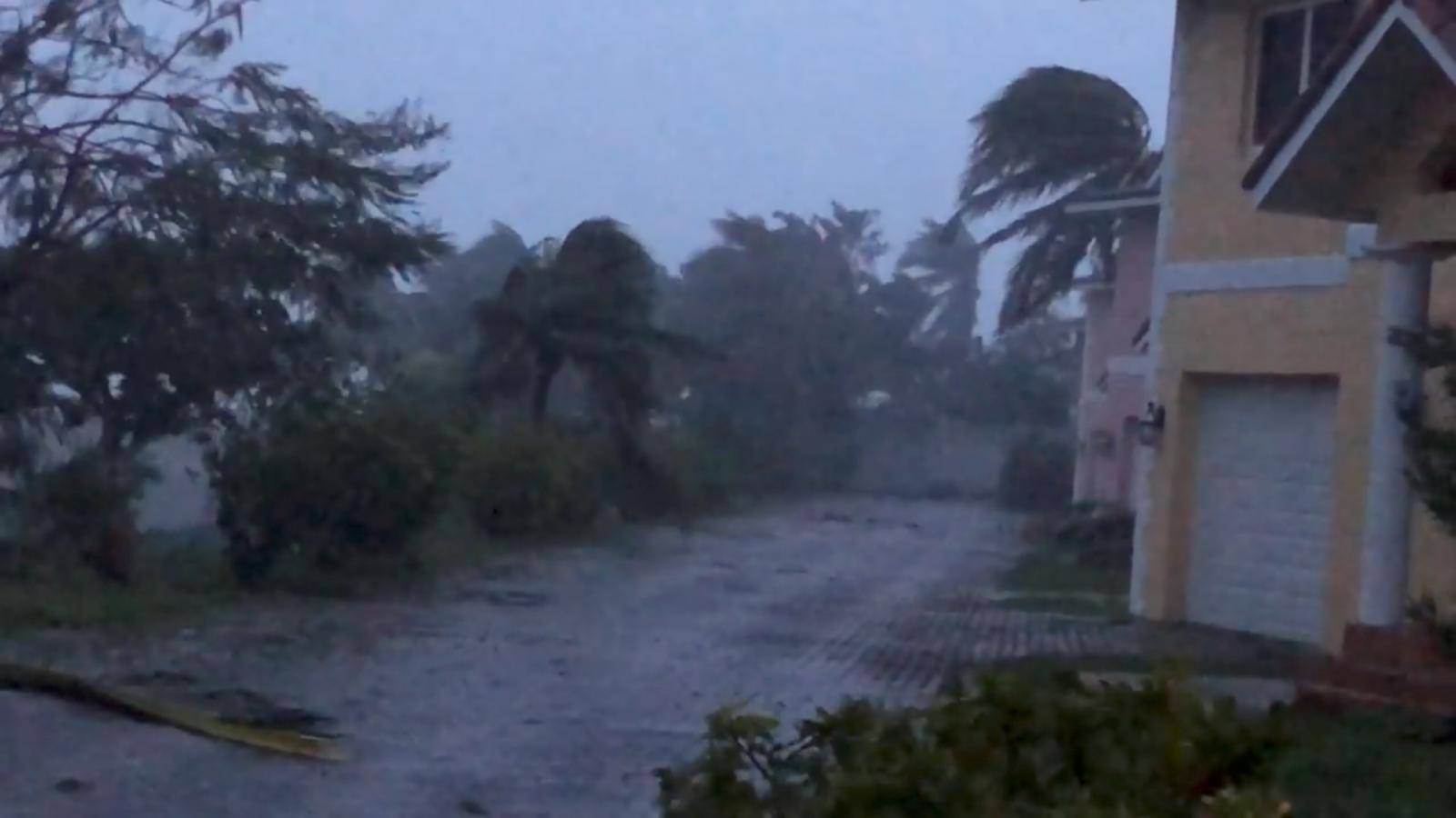 Strong winds batter Oceanhill Boulevard in Freeport