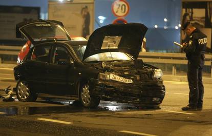 Zagreb: Vozač Opela lakše ozlijeđen u sudaru tri auta