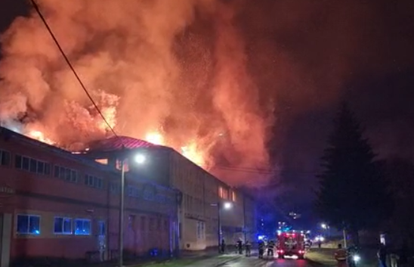 Ogromni požar u Zagorju: Cijelu noć se borili s vatrom na zgradi u Oroslavju. Pod kontrolom je