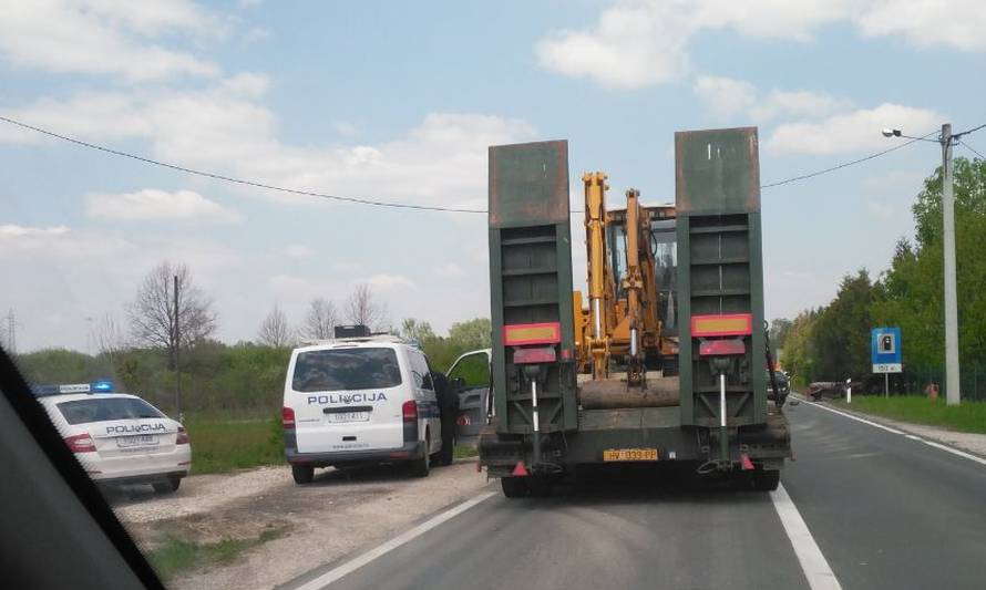 Užas blizu Petrinje: Frontalni sudar dva auta, ima ozlijeđenih