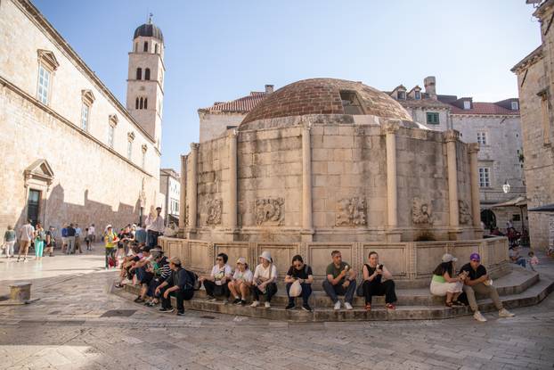 Dubrovnik kao i inače pun turista