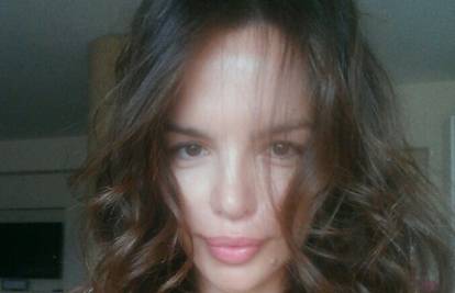 Severina 'okinula' jutarnji selfie bez  šminke i istaknula dekolte