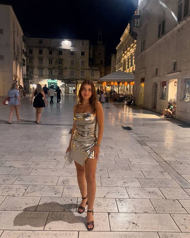 FOTO 'Savršena' Selma uživa u svim čarima ljeta: 'Ribetina u moru, a ribara nema nigdje...'