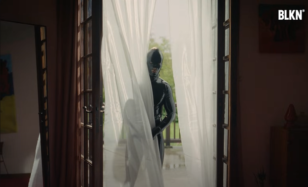 FOTO Relja i Nikolija šokirali publiku bizarnim spotom: 'Pa kao da im držimo svijeću...'