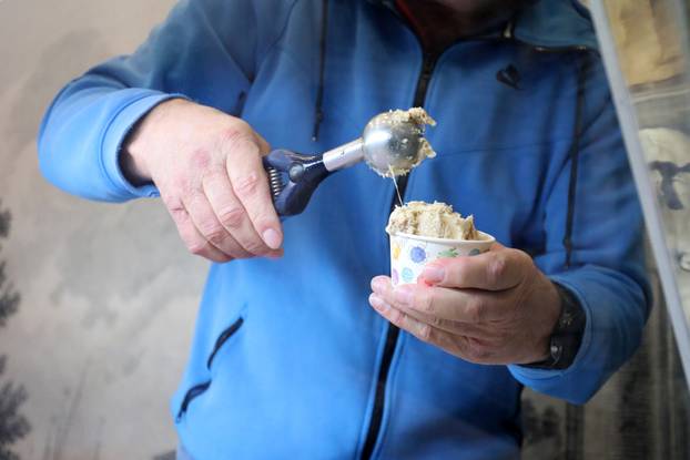 U povodu kraja turističke sezone, pulska slastičarnica nudi svima besplatan sladoled