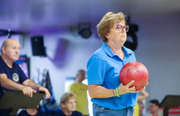 Zagreb: Druženje umirovljenika u Bowlingu Clubu 
