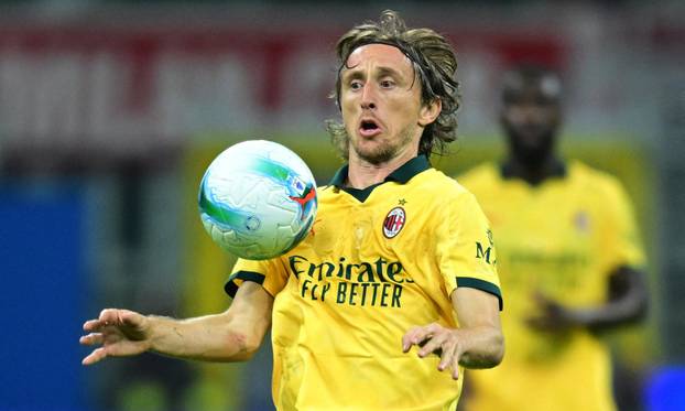 Serie A - AC Milan v Fiorentina