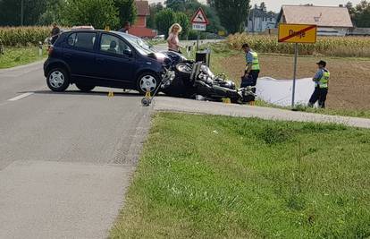 Motociklist kod Drnja naletio na auto: Nije mu bilo spasa...