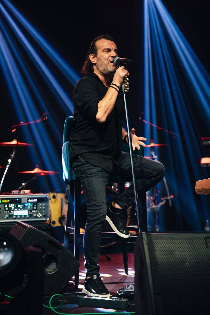 Spektakl za pamćenje – Aca Lukas i Mira Škorić zapalili Globus na Velesajmu!