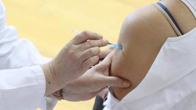 Šibenik: Nastavljeno cijepljenje protiv covida-19 na Baldekinu