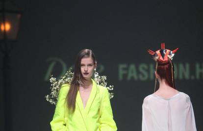 Modni bućkuriš na Fashion Weeku: Grm na leđima? Može