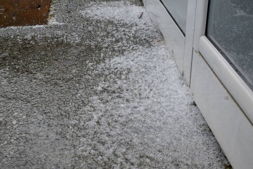 Vrijeme u Zagrebu donijelo obilnu kišu i tuču