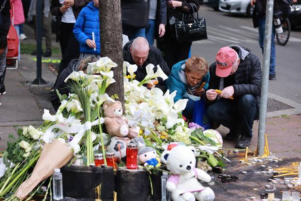 Beograd: Suze i zapaljene svijeće ispred škole gdje je ubijeno osam učenika i zaštitar