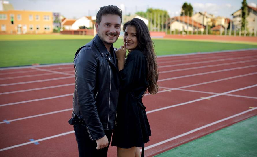 Zbog vina: Pjevača Mejaša ljuta djevojka u spotu izbacila iz kuće