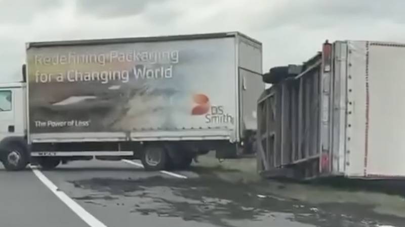 Nevjerojatna snimka: Prikolica kamiona prevrnula se usred udara jakog vjetra u Međimurju