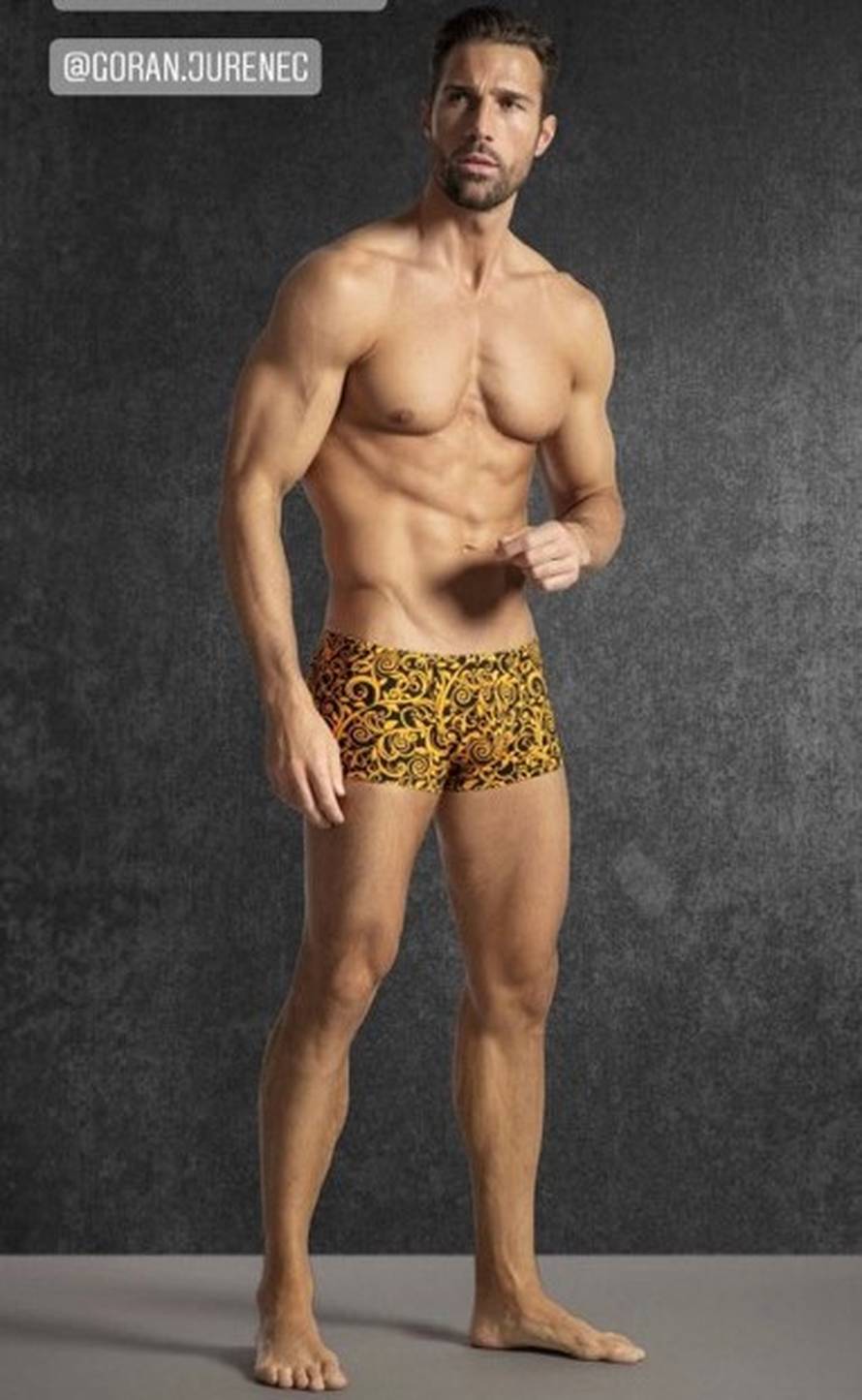 Jurenec je pozirao u tigrastom donjem rublju: Evo kako izgleda 'Gospodin Savršeni' u gaćicama