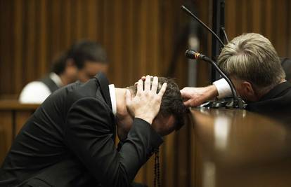 Slomio se: Pistorius uši pokrio rukama da ne čuje svjedočenje