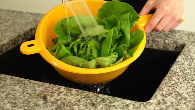 Trikovi kako da svježi peršin i salata prežive dulje u frižideru