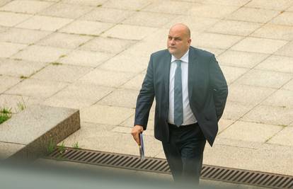 HPK: Šušnjar potiče uvoz hrane i radi na štetu poljoprivrednika