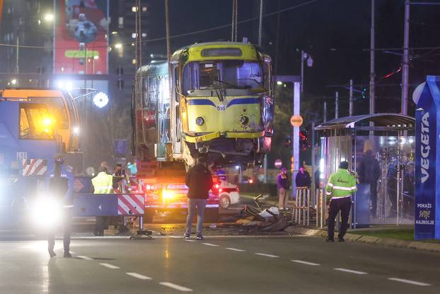 Sarajevo: U tijeku je uklanjanje tramvaja sa mjesta nesreće
