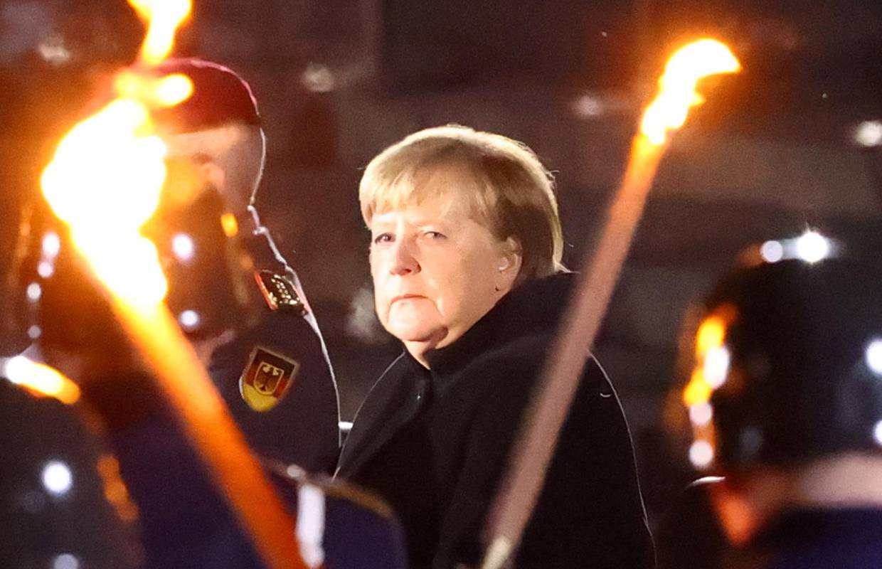 Vojska se uz najveće počasti i mimohod oprostila od Angele Merkel, kancelarka pustila suze