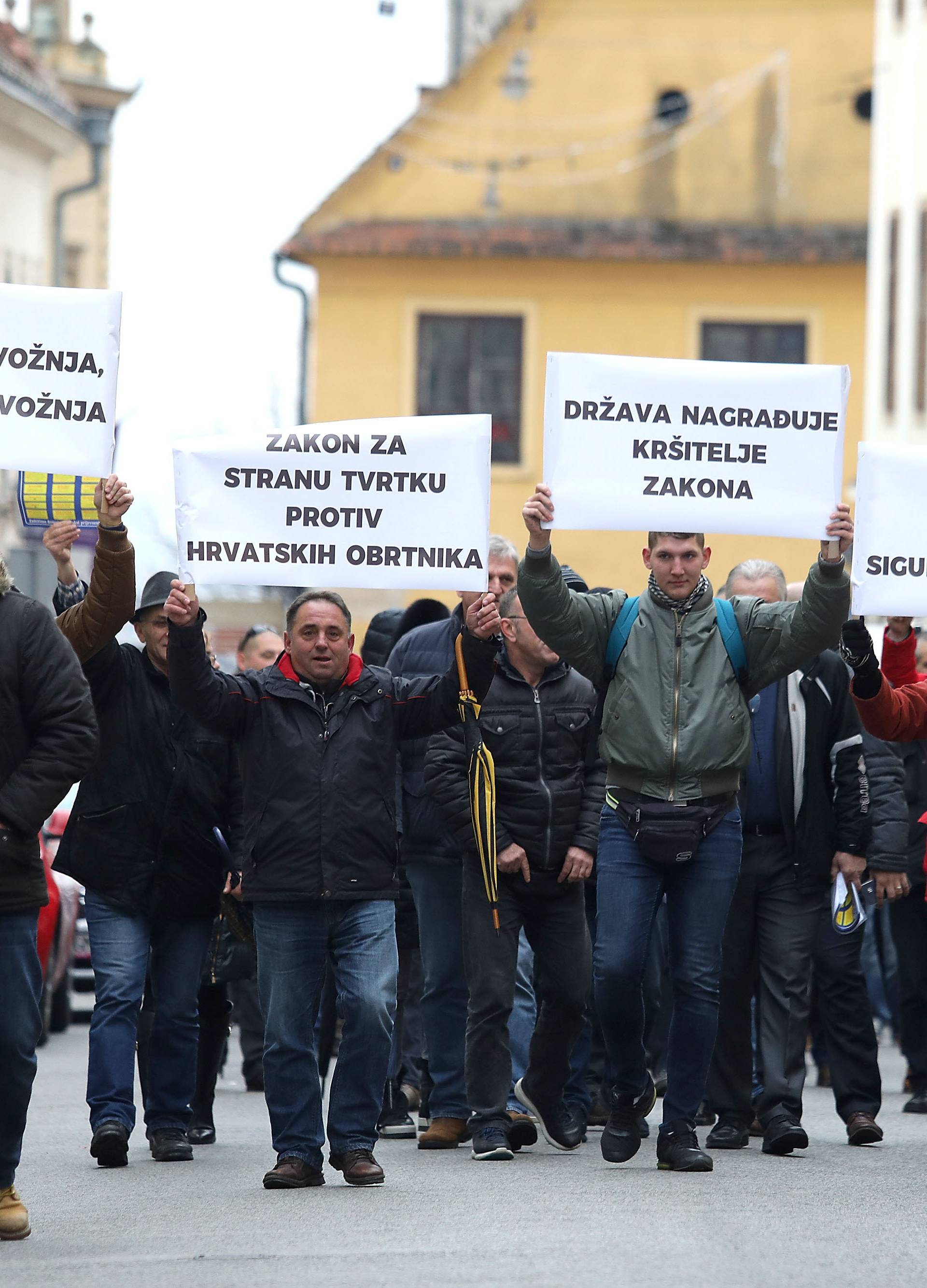 'Kršenje zakona se legalizira, a nas taksiste se stigmatizira...'