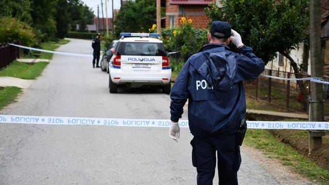 Policijski očevid nedaleko Križevaca gdje je pronađeno mrtvo tijelo muškarca