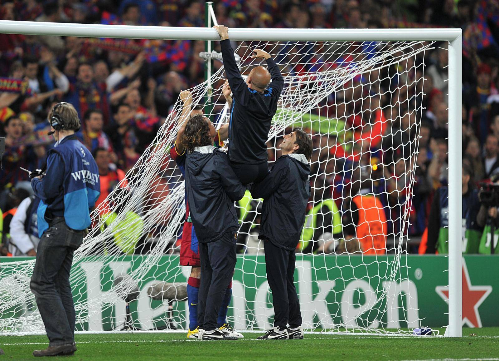 Soccer - UEFA Champions League - Final - Barcelona v Manchester United - Wembley Stadium