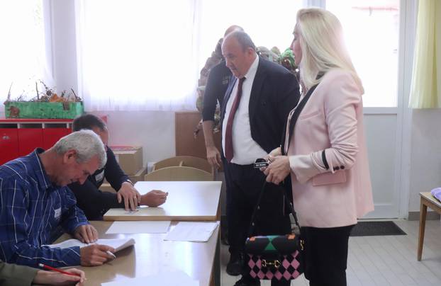 Split: Željko Kerum i Fani glasovali na biralištu
