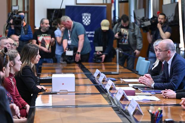 Zagreb: Stranka Radnička fronta predala listu DIP-u 