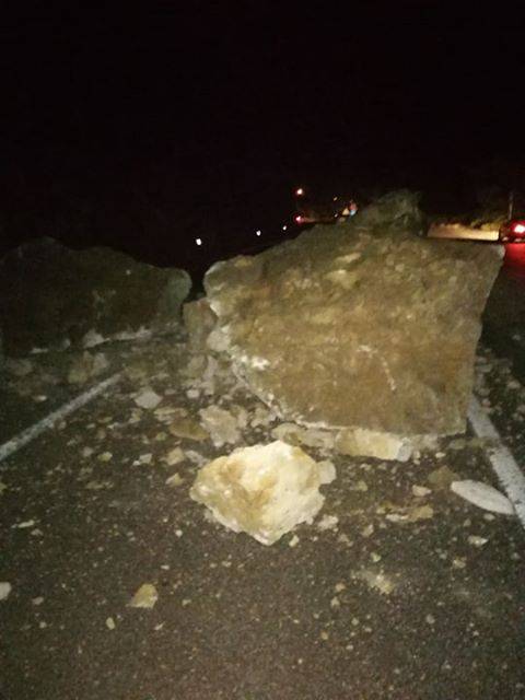 Odron kod Rogoznice: 'Na cesti je kamenje veličine automobila'