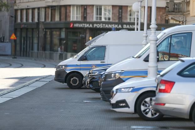 Zagreb: Policija osigurava centar grada uoči utakmice između Hrvatske i Škotske