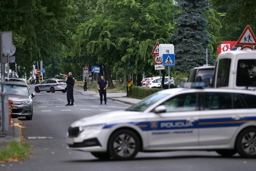 Zagreb: Čovjek s bombom kod osnovne škole, policija zatvorila okolne ulice