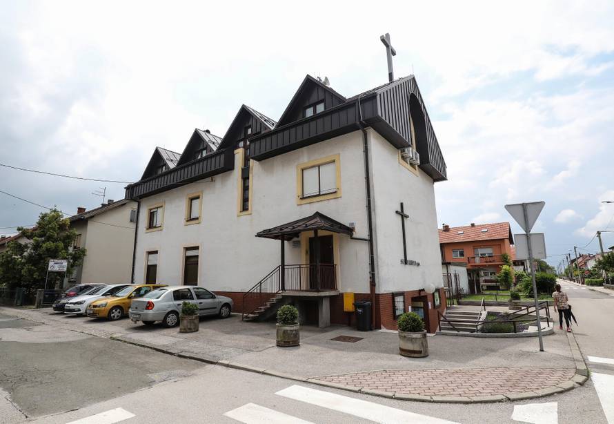 Jedni kažu da su iz crkve čuli krikove, a drugi hvale župnika