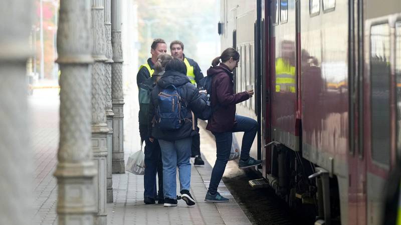 Tijekom puta kroz Litvu, vlak od Moskve do Kalinjingrada se zaključava da Rusi ne pobjegnu