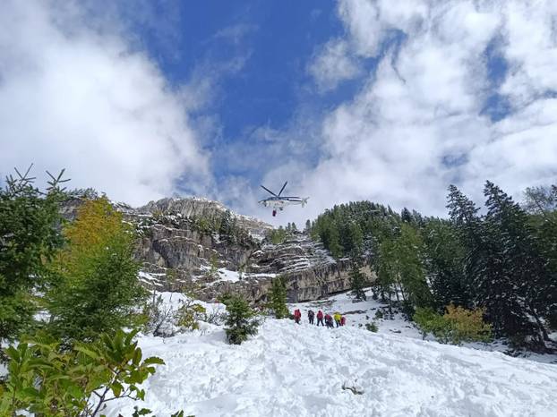 FOTO U ovoj su provaliji našli tijela tri Hrvata, spuštali se užadima, pomogao je i pas