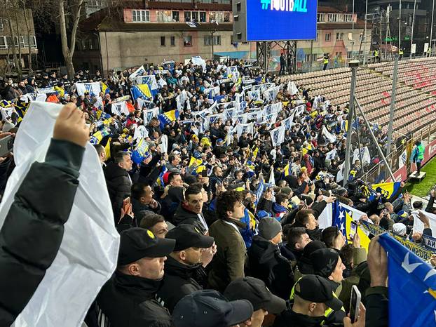 FOTO Na stadion u Zenici više ne stane ni šibica, 'gore' balkoni! Glavna zvijezda: Novak Đoković