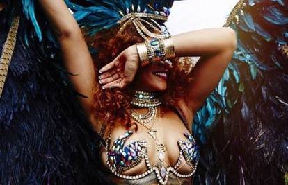 Rihanna opet provocira: Ispod mrežaste haljine nema ništa