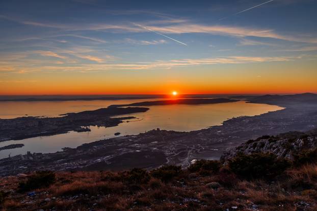 Bajkoviti zalazak sunca iznad Kozjaka