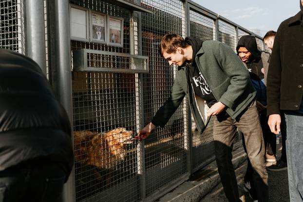 FOTO Igrači Cibone darovali su njuškice u Dumovcu i u vrijeme blagdana pokazali veliko srce