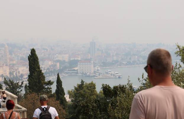 Split  prekriven dimom zbog požara kod Tomislavgrada