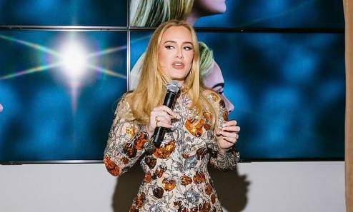 Adele zaintrigirala obožavatelje novom objavom: 'Toliko toga dolazi u 2022., uzbuđena sam!'