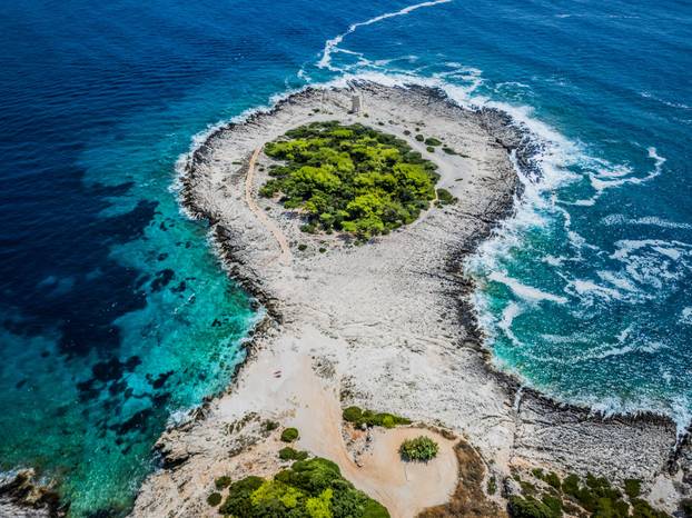Poluotok Ražnjić na Korčuli snimljen iz zraka 