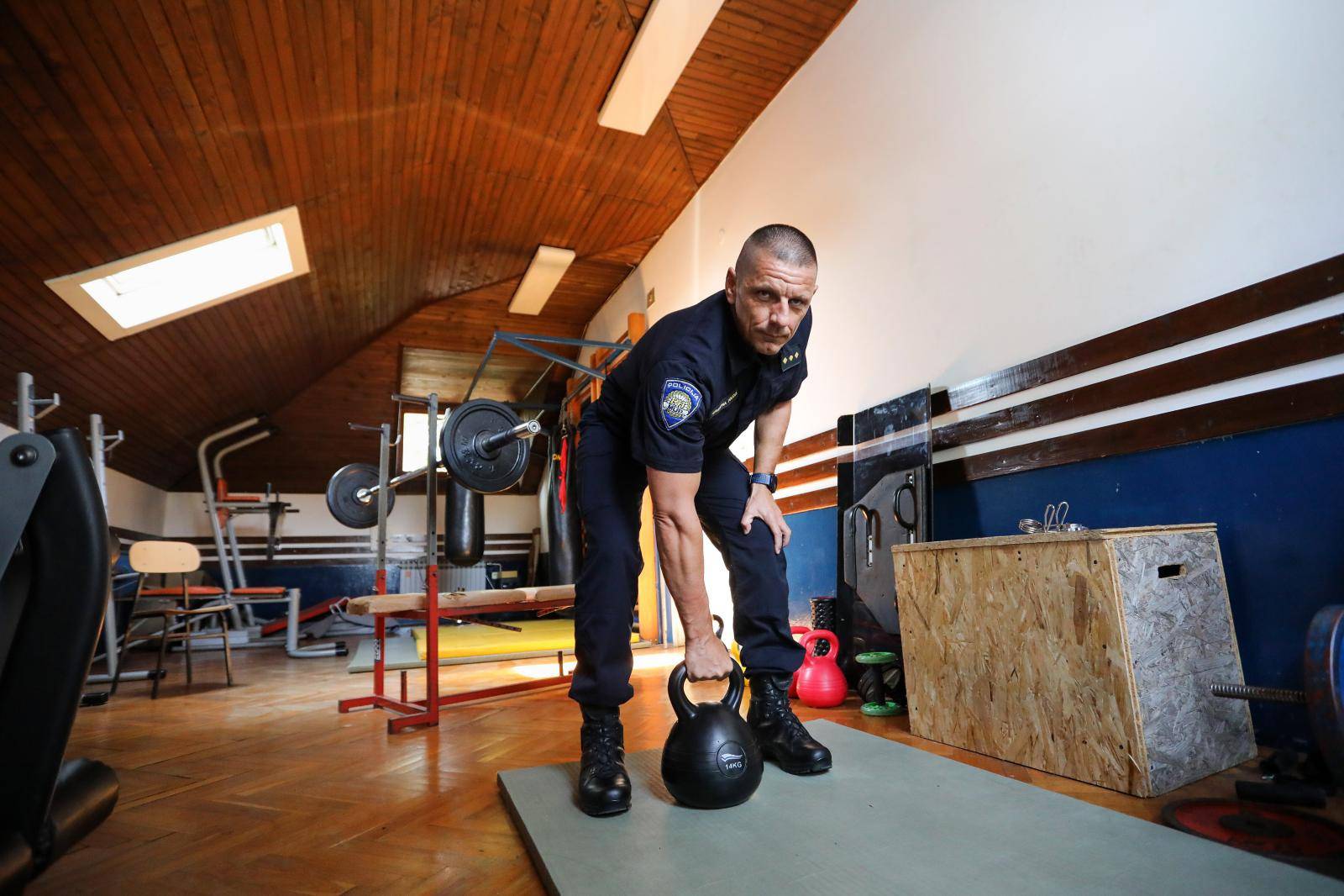Krunoslav (45) je najspremniji policajac veteran: 'Svaki dan treniram barem  sat vremena'