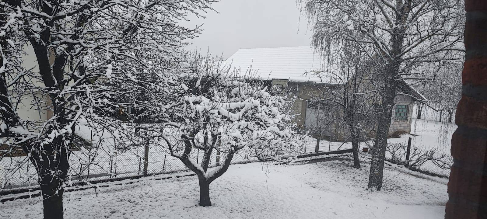 FOTO/VIDEO Pogledajte kako je snijeg zabijelio cijelu Hrvatsku, padat će i dalje, na moru bura