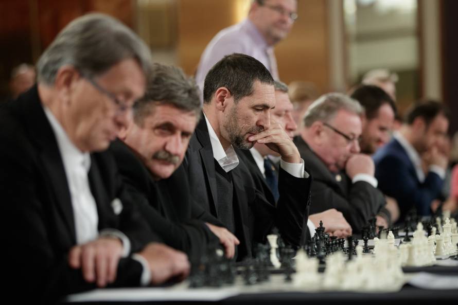 Ćiro, Šeks i Martin pokušali se suprotstaviti Gariju Kasparovu