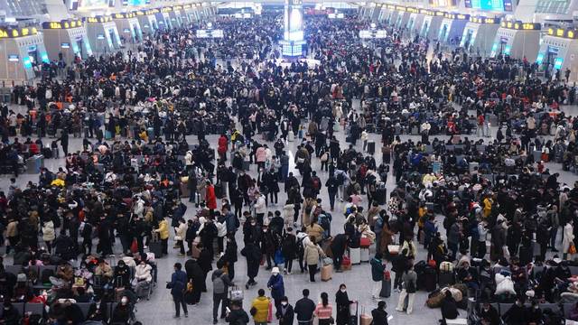 Travellers at Hangzhou East railway station ahead of the Chinese Lunar New Year