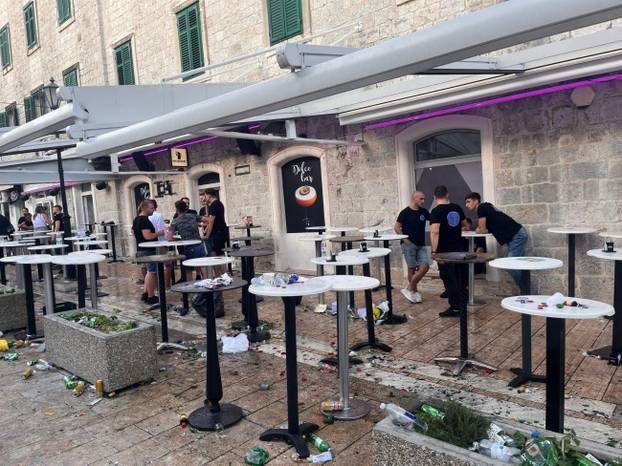 FOTO Plastične boce, vrećice: Evo kako je izgledao Hipodrom nakon koncerta Thompsona...